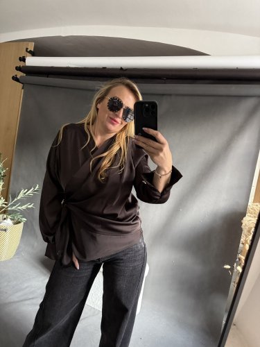 Blúzka so zlatým detailom