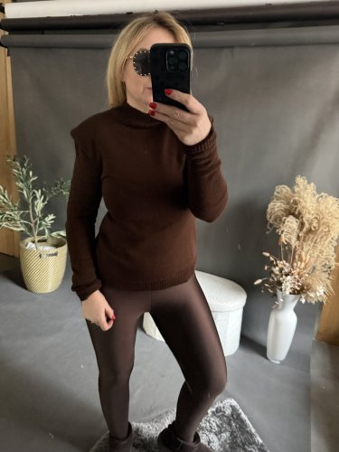 Sveter s vypchávkami Gusto-hnedý