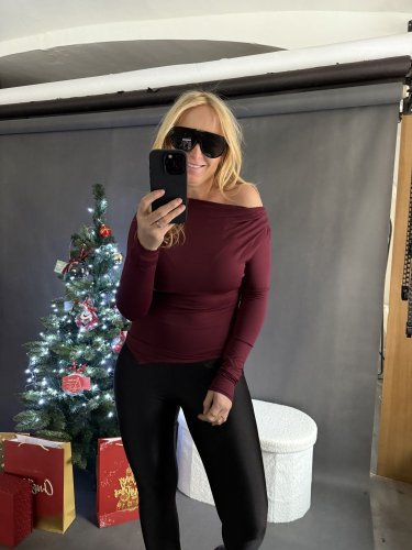 Tričko so sexi výstrihom na postavu XS-M-červené
