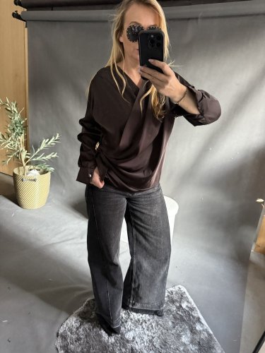 Blúzka so zlatým detailom