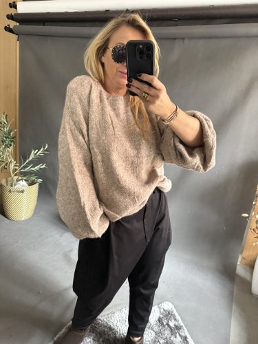 Svetr Mochy s vycpávkami na ramenou-mocca