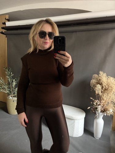 Sveter s vypchávkami Gusto-hnedý