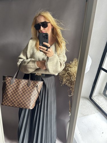 Svetr kratší s výstřihem do V s příměsí mohéru-nekouše-béžový