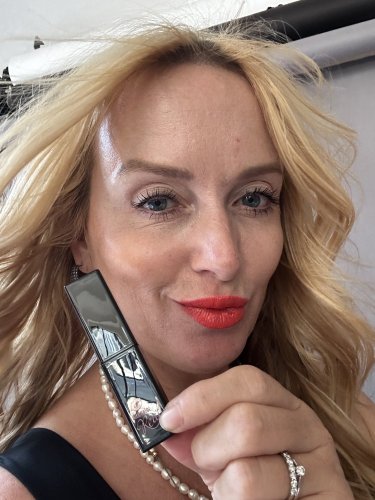 Rúž s balzamom Real Charming odtieň 4