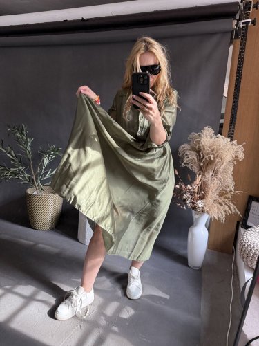 Šaty s opaskom Hodváb-khaki