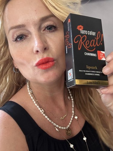 Rúž s balzamom Real Charming odtieň 4