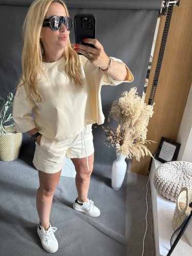 Crop mikina a šortky Gusto-krémová