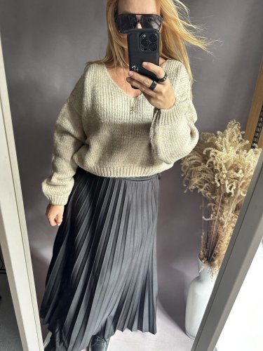 Svetr kratší s výstřihem do V s příměsí mohéru-nekouše-béžový