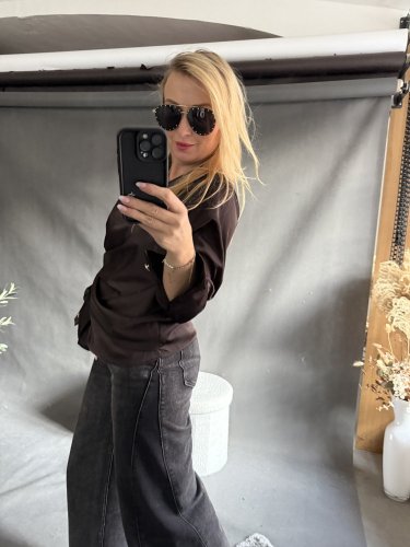 Blúzka so zlatým detailom