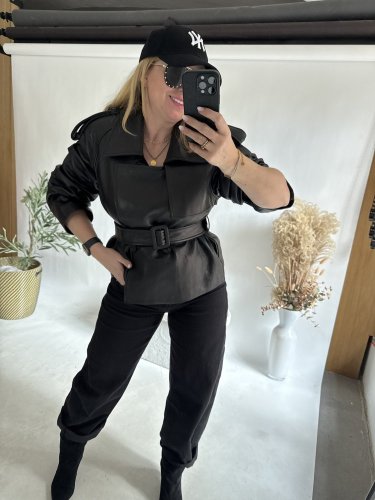 Kožená bunda na zavazování