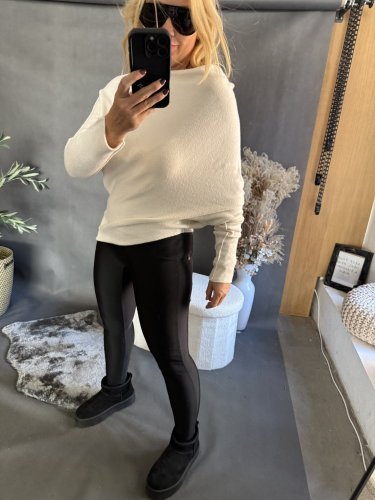 Svetr asymetrický-krémový