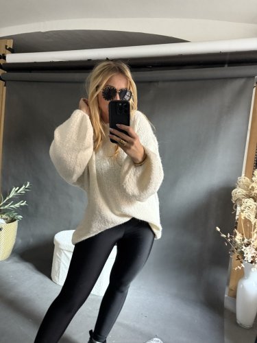 Svetr Mochy-krémový