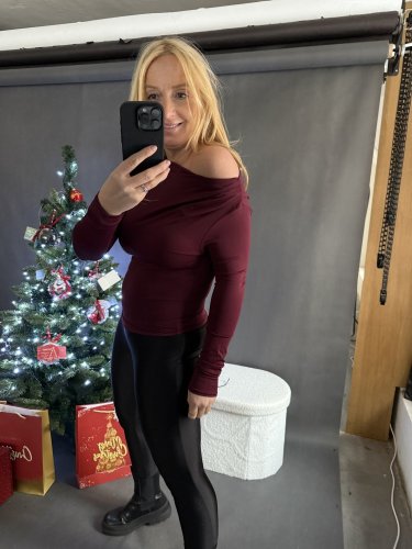 Tričko so sexi výstrihom na postavu XS-M-červené