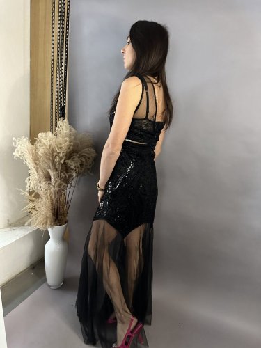 Dlouhé šaty Womman s tylovou sukní -černá