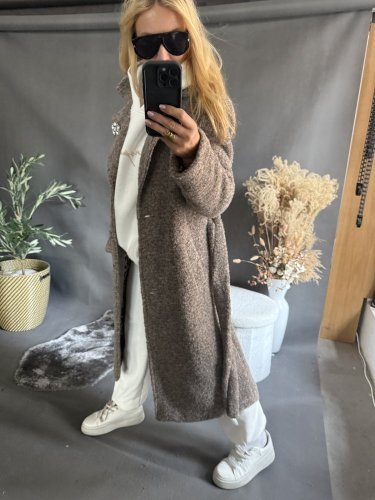 Kabát Defile s brošňou-mocca