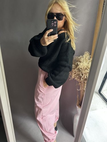 Svetr kratší s výstřihem do V s příměsí mohéru-nekouše-černý