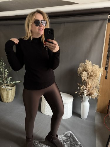 Sveter s vypchávkami Gusto-čierný