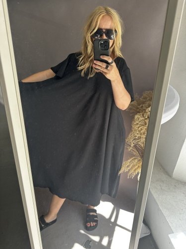 Šaty áčkové střihu Marca-černé