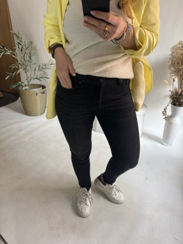 Džínsy Grande  čierne na postavu 38-48