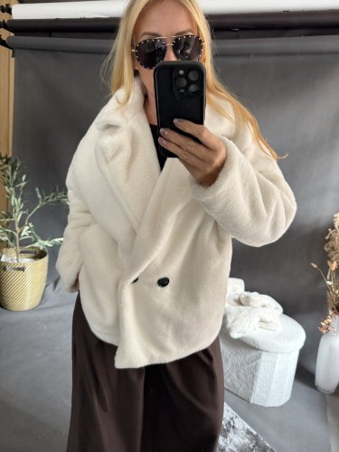 Kožíšek plyšák-krémový