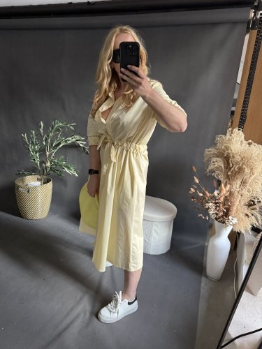 Šaty Business-citronově žlutá