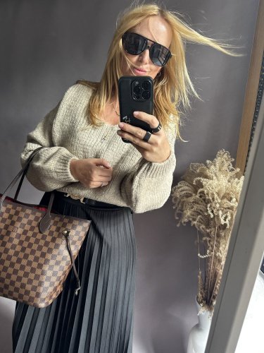 Svetr kratší s výstřihem do V s příměsí mohéru-nekouše-béžový