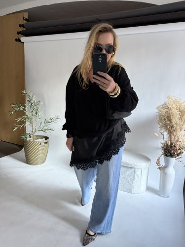 Mikina s krajkou-černá