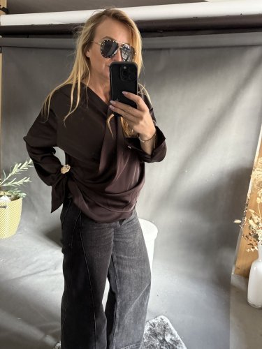 Blúzka so zlatým detailom