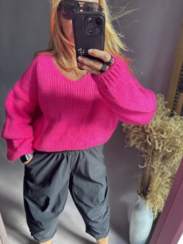 Svetr kratší s výstřihem do V s příměsí mohéru-nekouše-růžový