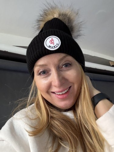 Čiapka s brmbolcom Marlu-čirrná