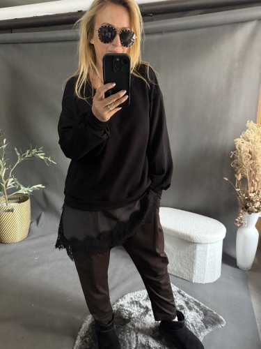 Mikina s krajkou-černá