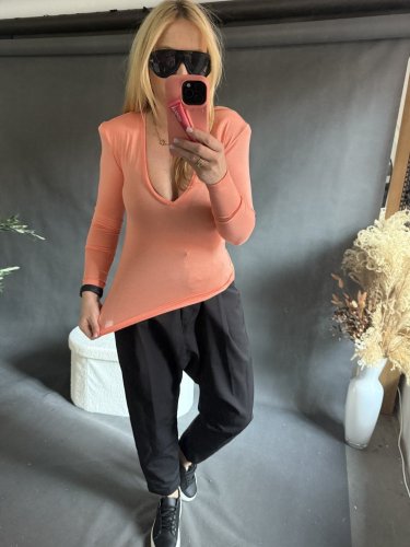 Tričko s vycpávkama-broskev