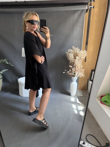 Šaty asymetrické s rozparkem Kamero SUN-černá