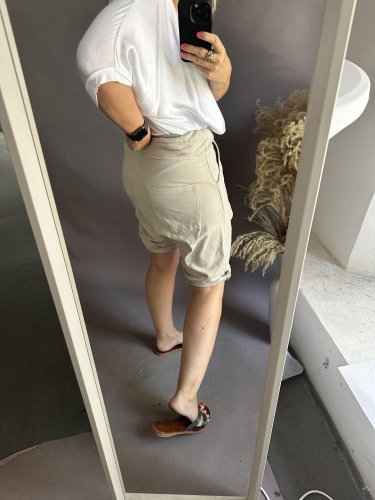 Šortky Down -světlo béžové