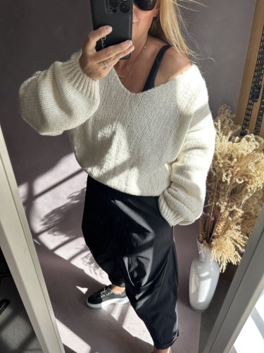 Svetr kratší s výstřihem do V s příměsí mohéru-nekouše-krémový