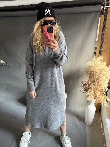 Dlouhé šaty s kapucí Jolie-šedá