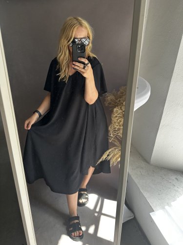 Šaty áčkové střihu Marca-černé