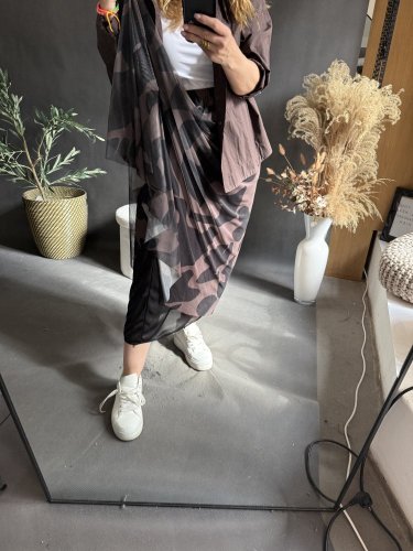 Tylová sukňa vzor-čierna