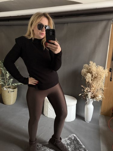 Sveter s vypchávkami Gusto-čierný