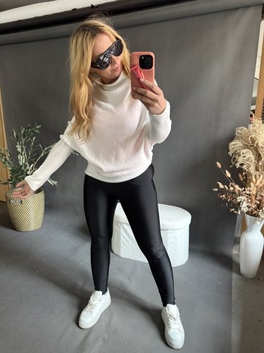 Svetr asymetrický-bílý