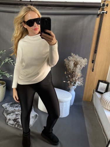 Svetr asymetrický-krémový