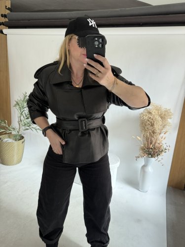 Kožená bunda na zavazování