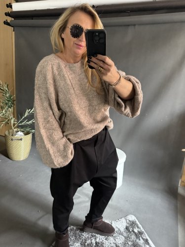 Svetr Mochy s vycpávkami na ramenou-mocca