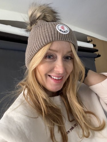 Čiapka s brmbolcom Marlu-mocca