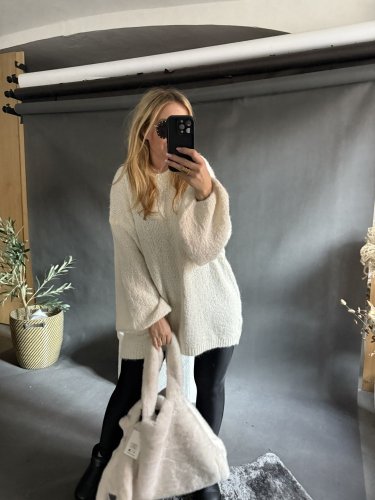 Svetr Mochy-krémový