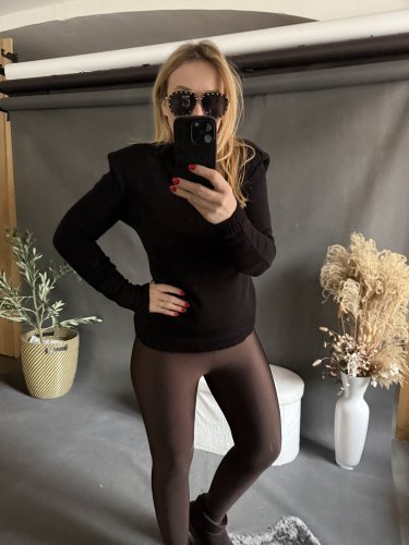 Sveter s vypchávkami Gusto-čierný