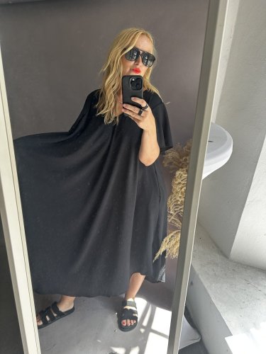 Šaty áčkové střihu Marca-černé