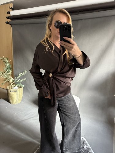 Blúzka so zlatým detailom