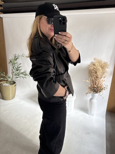Kožená bunda na zavazování