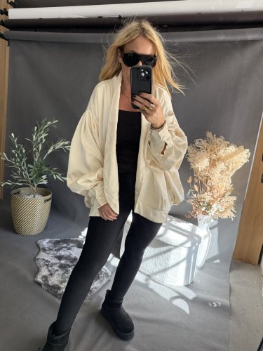 Bomber saténový Big Size krémový